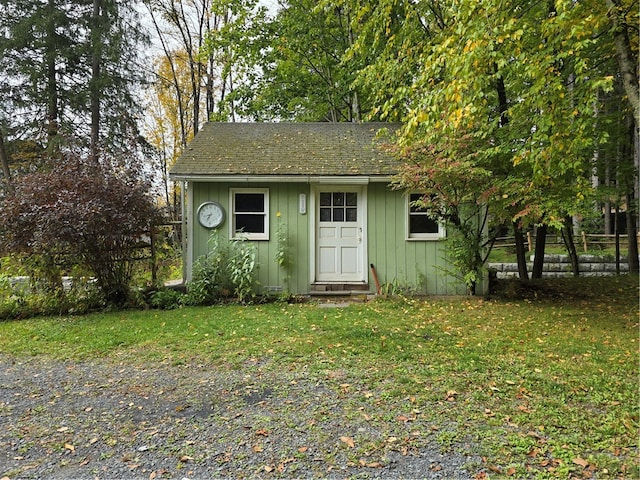 view of outdoor structure with a yard