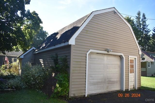 604 Oneida Lake Ave, Sullivan, NY 13032 - view of detached garage