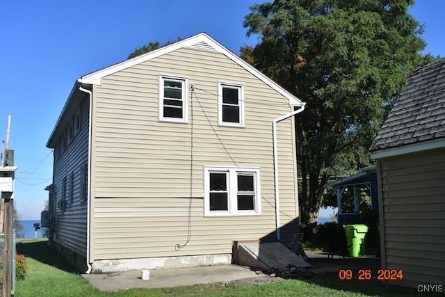 604 Oneida Lake Ave, Sullivan, NY 13032 - view of side of property with a lawn