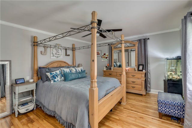 bedroom featuring light wood-type flooring, crown molding, and ceiling fan