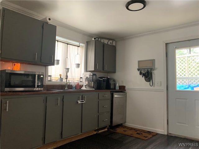 kitchen featuring ornamental molding, gray cabinetry, dark wood-type flooring, and sink