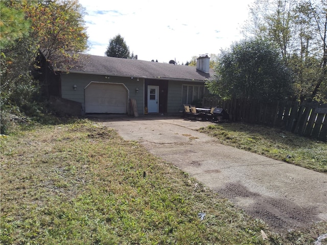 view of front facade featuring a garage