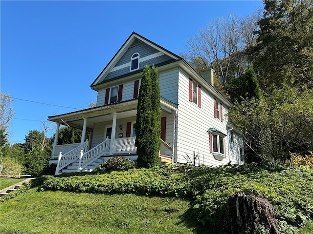 view of front of house featuring a front yard and a porch