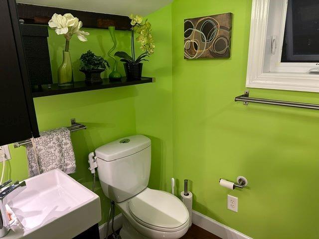 bathroom featuring toilet and sink