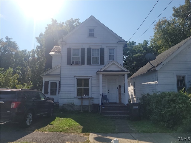 view of front of property with a front yard