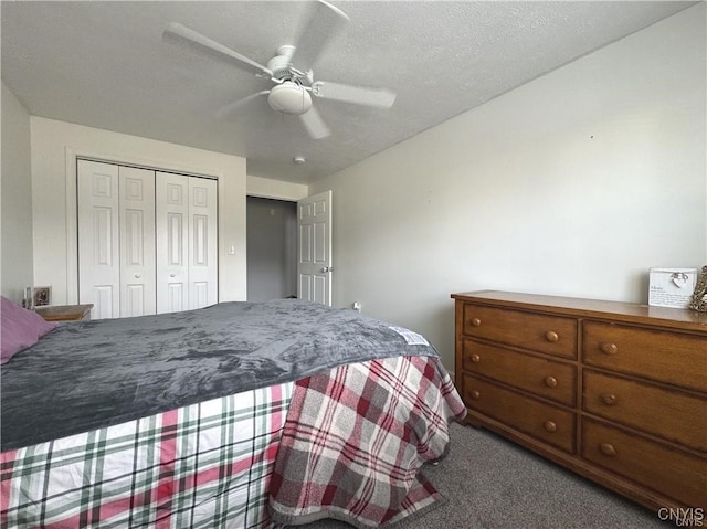 carpeted bedroom with a closet, ceiling fan, and a textured ceiling