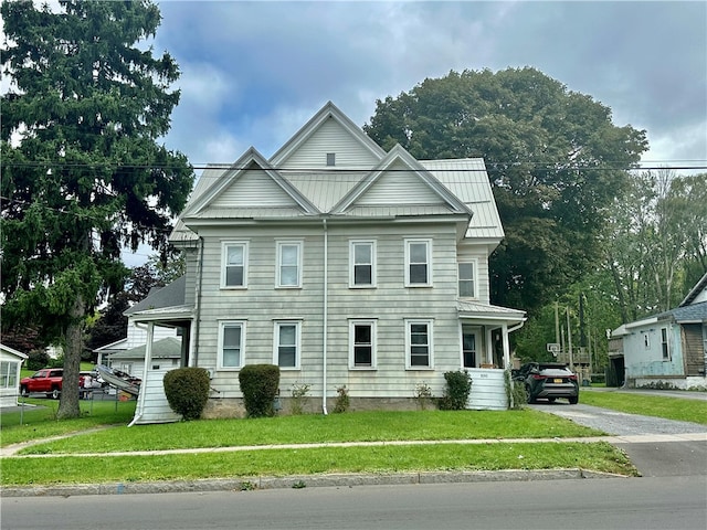 view of front of house with a front lawn