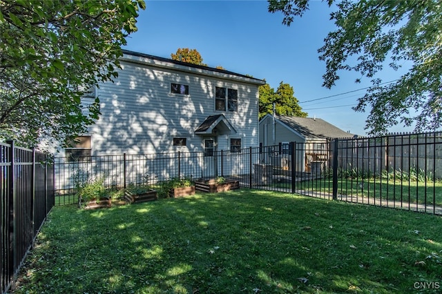 back of house featuring a yard