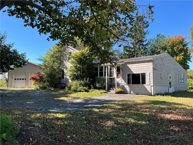 view of front of house with a front lawn