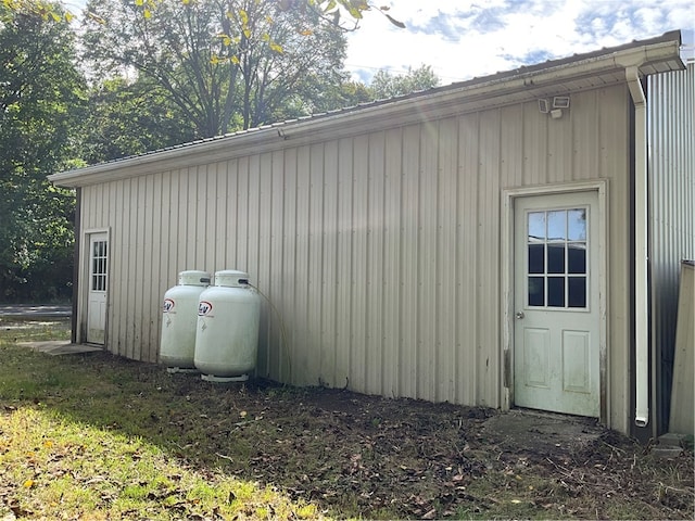 view of outbuilding