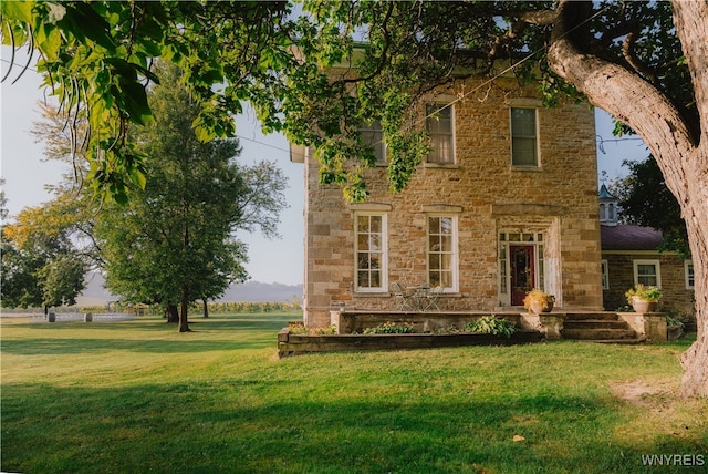 view of front of home with a front lawn