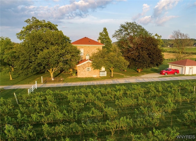 view of yard featuring a rural view