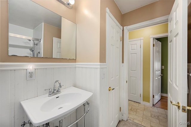 bathroom featuring sink