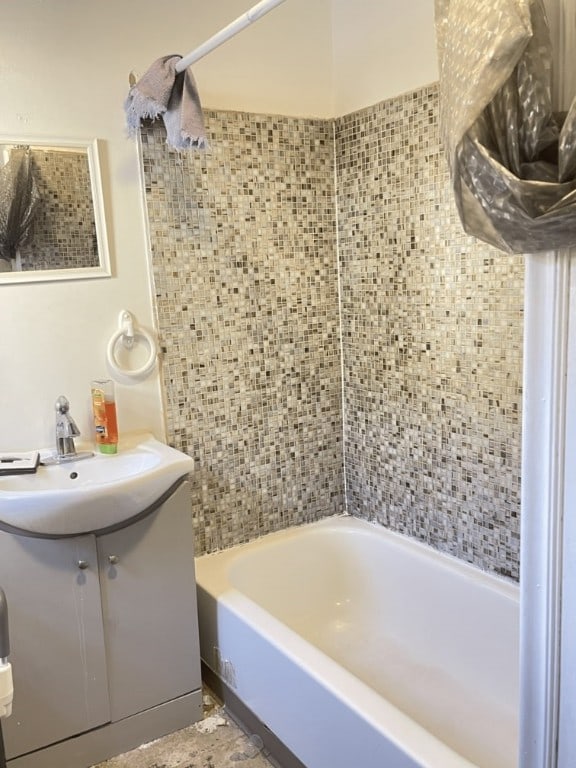 bathroom with washtub / shower combination and vanity