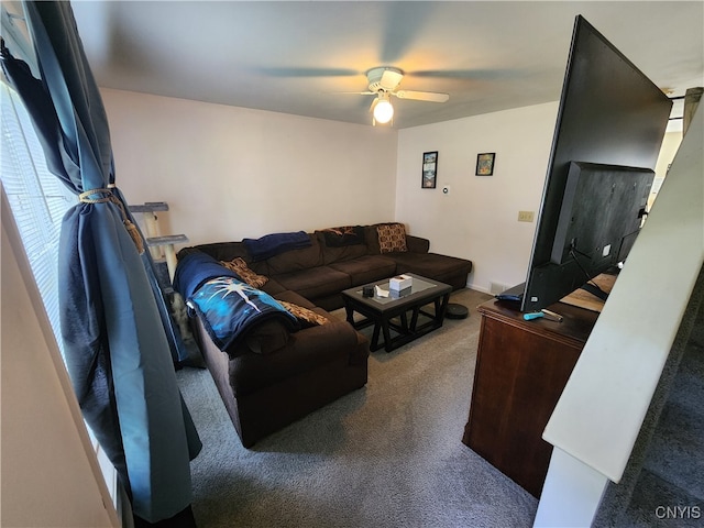 carpeted living room featuring ceiling fan