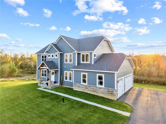 view of front of property with a front yard