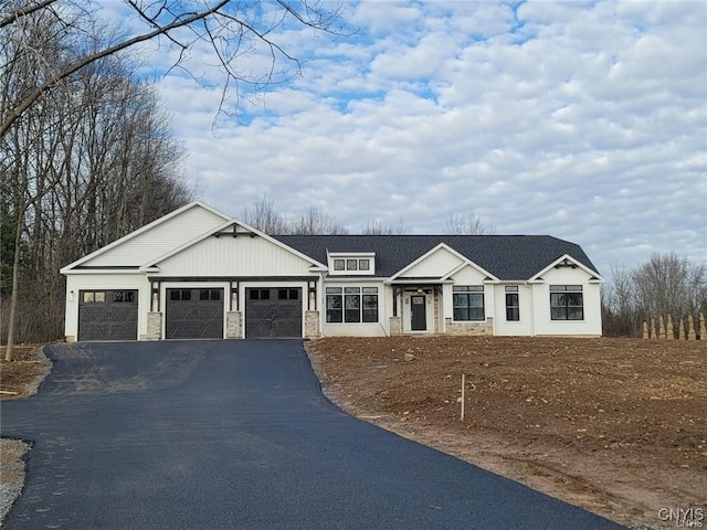 view of front facade with a garage