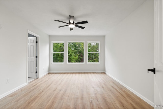 unfurnished room featuring light hardwood / wood-style flooring and ceiling fan