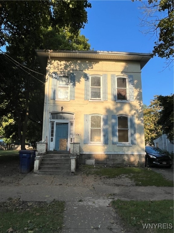 view of italianate house