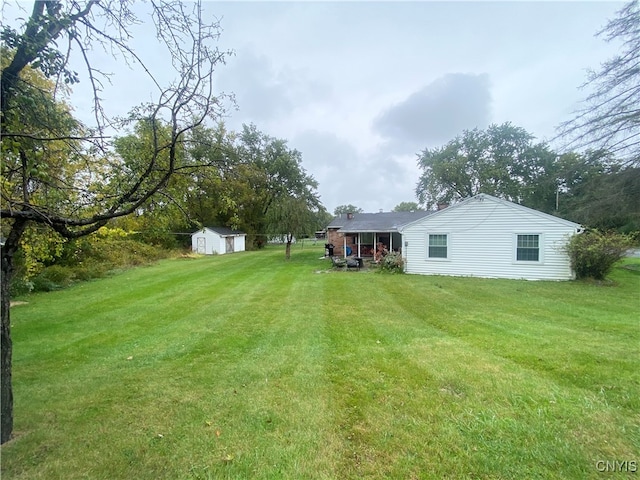 view of yard with a shed