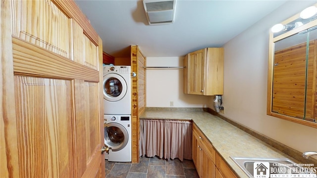 laundry room with sink and stacked washer and clothes dryer