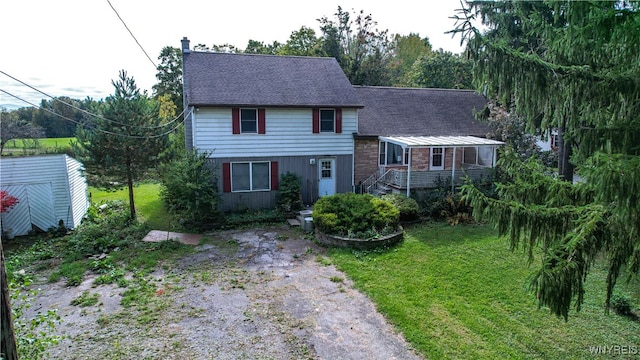 view of front facade with a front lawn