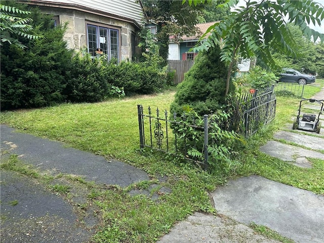 630 W Gray St, Elmira-City, NY 14905 - view of yard