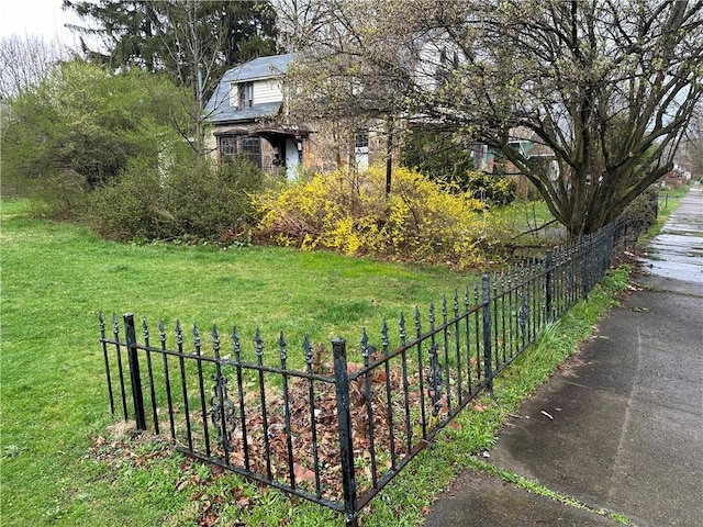 630 W Gray St, Elmira-City, NY 14905 - view of yard