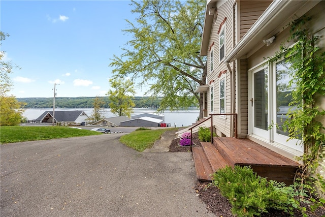 view of yard with a water view