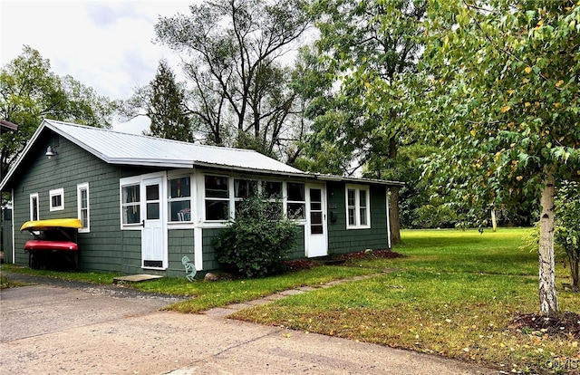 view of front of house with a front yard