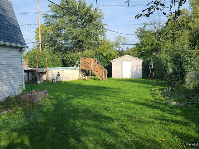 view of yard with a storage shed