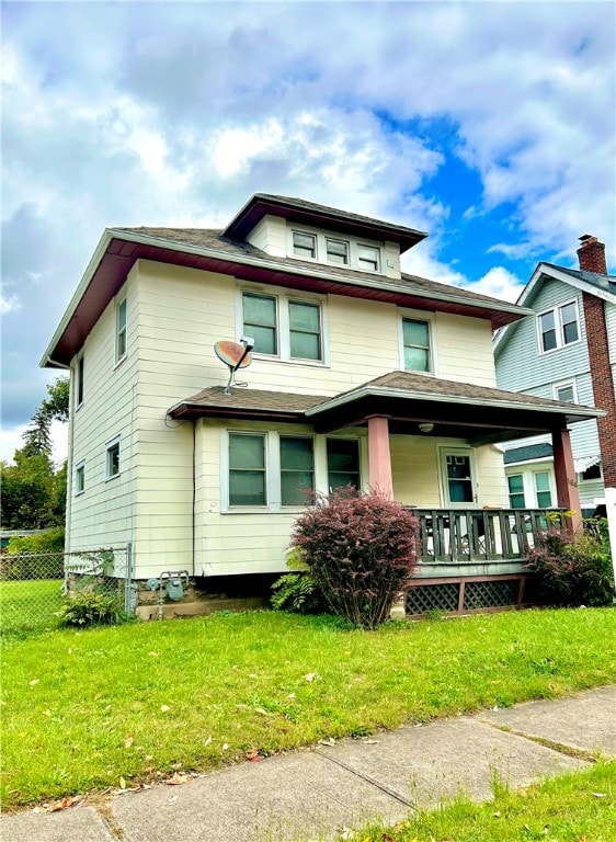 view of front facade with a front yard and covered porch