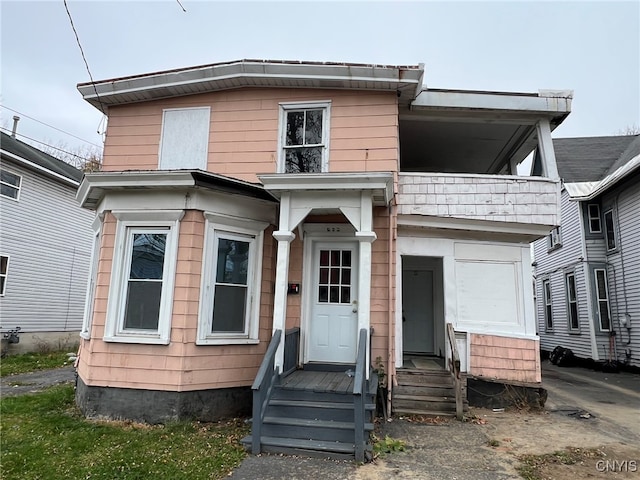 view of front of house with a balcony