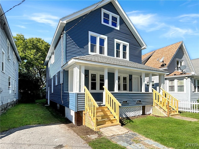 bungalow-style home featuring a front lawn and covered porch