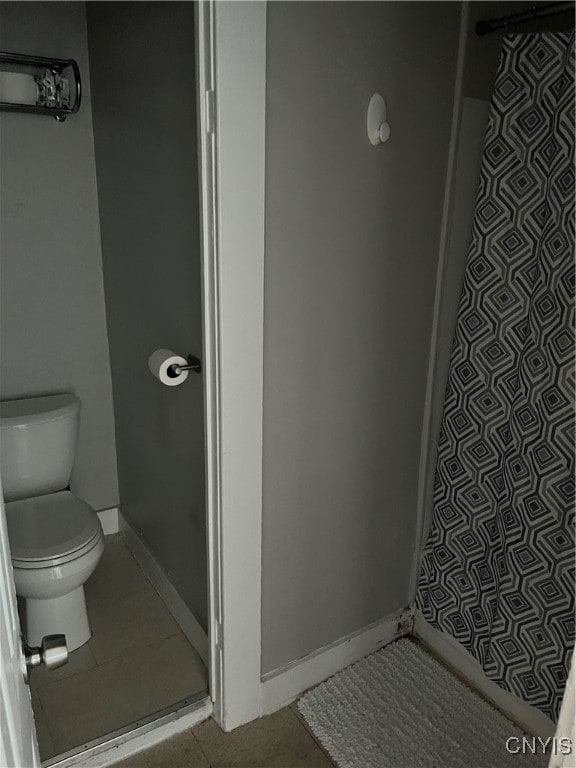 bathroom featuring toilet