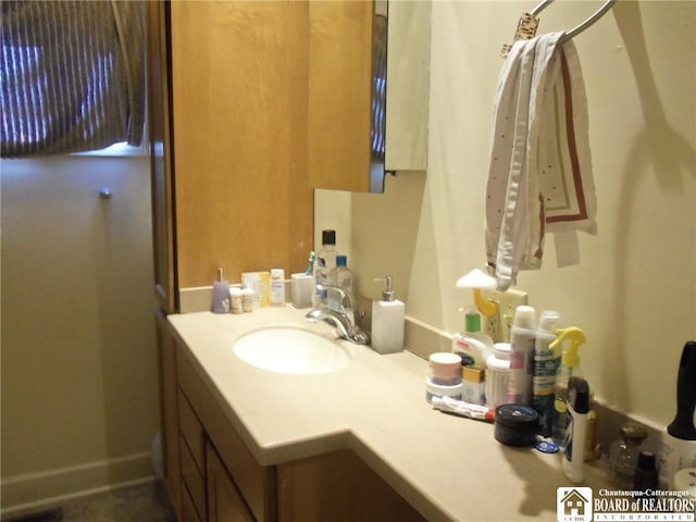 bathroom with vanity