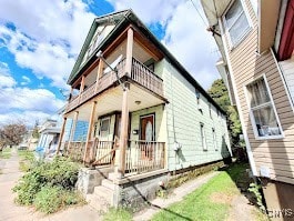 view of front facade with a balcony and a porch