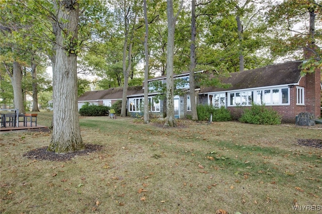 view of front of house with a front yard