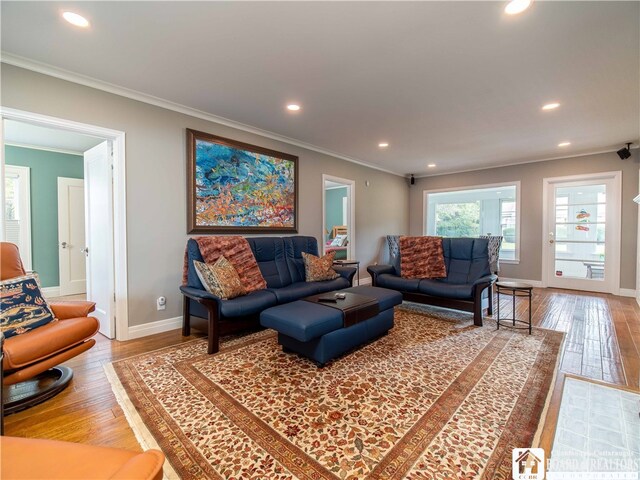 living area featuring recessed lighting, light wood-style flooring, and crown molding