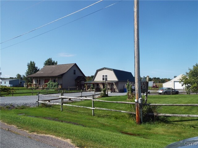 view of front of property with a front yard