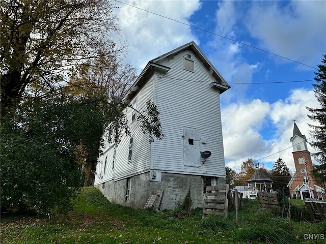 view of home's exterior