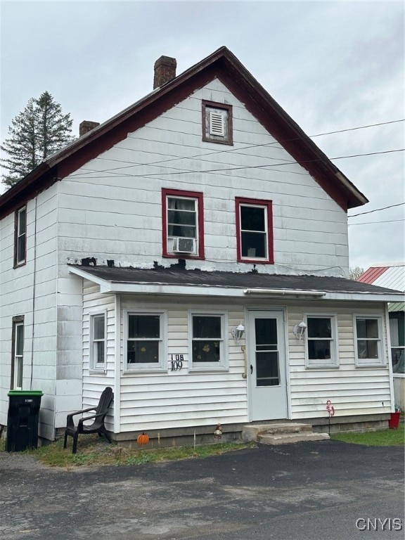 view of front facade