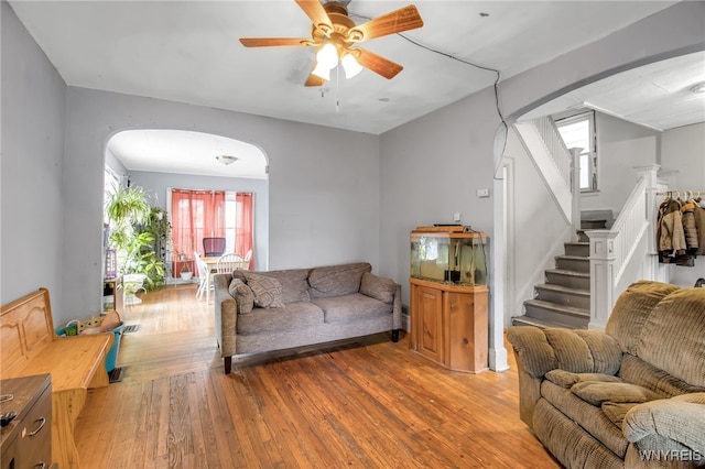 living room featuring ceiling fan and light hardwood / wood-style floors