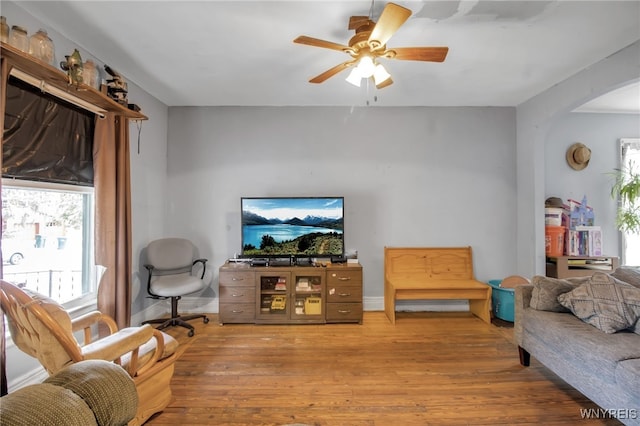 living room with light wood-type flooring and ceiling fan