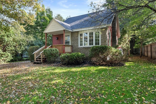 view of front facade with a front yard