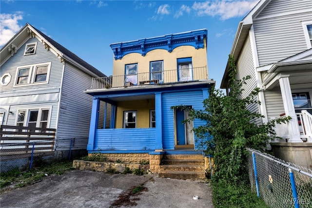 view of front facade with covered porch