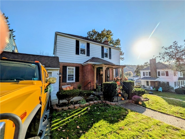 view of front of property with a front lawn