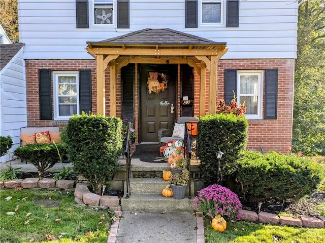 property entrance with covered porch