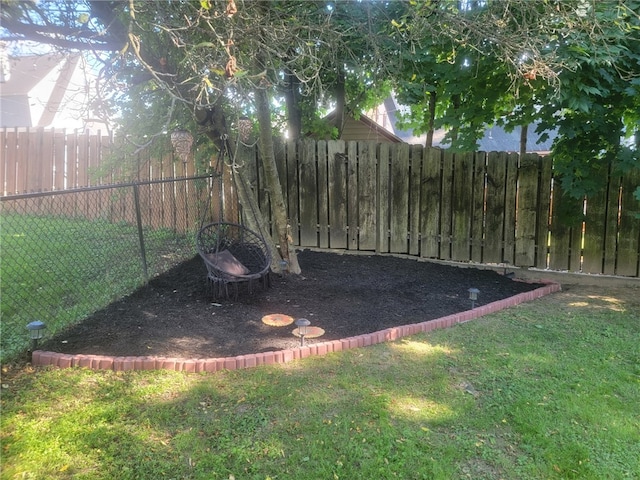 53 Orchard Pl, Bradford City, PA 16701 - view of fenced backyard