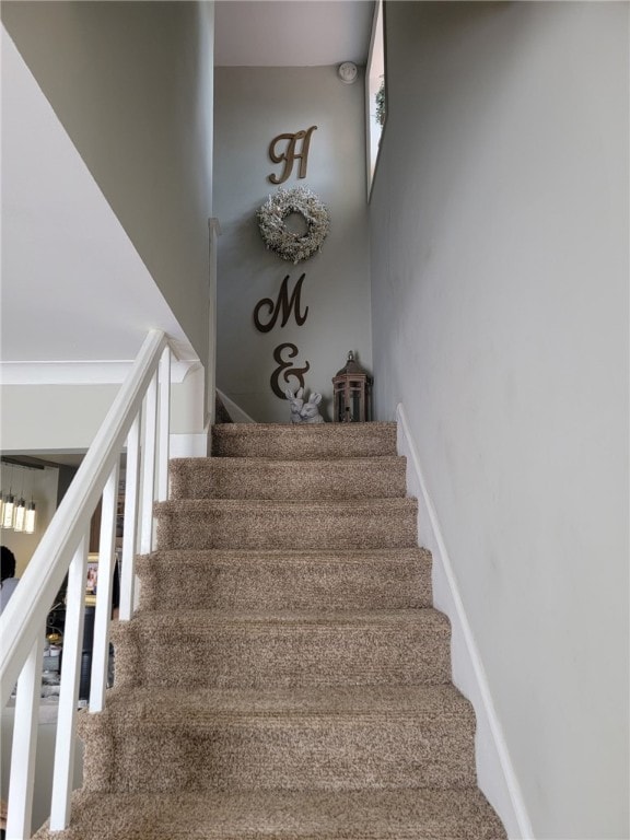 53 Orchard Pl, Bradford City, PA 16701 - view of staircase
